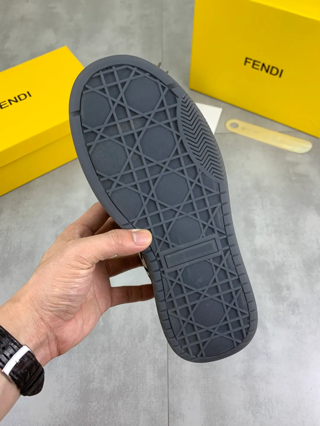 ​Men's shoes 💰P440 💰【New】Little monster 🆘 New FENDI 🕶️🕶️Simple routing effect, showing an elegant and cool driving shoe 🎬Using imported calfskin + first-layer pigskin lining🐂Excellent material🎬Detailed workmanship 🤗Comfortable foot feel➰➰. ​Pair it with any outfit to show your taste and temperament, low-key luxury ♻️Design ​simple and elegant ​noble and fashionable 🍃​Very loved and favored by trendy men 💓❤️size: 38-44 4️⃣colors available